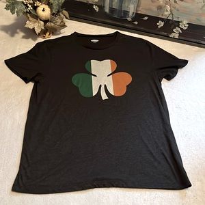 👚4/$10👕 Irish Shamrock T-shirt, Size L